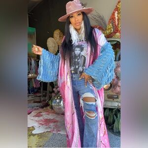 NWT. Chunky Armadillo, Tickled Pink Kimono & Sash.  One Size (8-16).